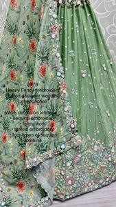 Lehenga choli ออกแบบอย่างมีน้ำหนักปักลายแฟนซีสำหรับงานเลี้ยงในงานแต่งงานในฤดูหนาว - Product Image 2