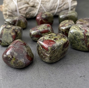 มังกรเลือดแจสเปอร์ Tumbled หินในราคาขายส่งที่มีคุณภาพพรีเมี่ยมสำหรับการทำสมาธิฮวงจุ้ยเรกิและจักระ - Product Image 4