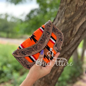 Nouvelle pochette en cuir usiné aztèque occidental élégant véritable sacs à main d'outillage marron Vintage faits à la main pochette en cuir matelassé aztèque Unique - Product Image 1