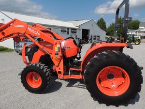 Tracteur Kubota MX5400DT 4x4 d'occasion en bon état à vendre – Tracteur agricole performant avec transmission à engrenages et 70 CV, garantie de 4 ans - Product Image 3