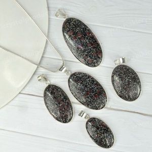 Pendentif en agate naturelle de forme ovale à la mode avec rubis Fuschite cristal pierre Reiki guérison Quartz médaillon cadeau pour hommes femmes filles - Product Image 4