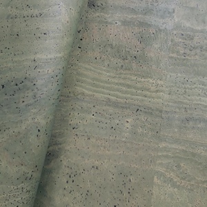 Tissu en liège vert de qualité supérieure, écologique, durable, texture douce, matériau naturel végétalien pour sacs, portefeuilles, artisanat, rembourrage, couture - Product Image 3