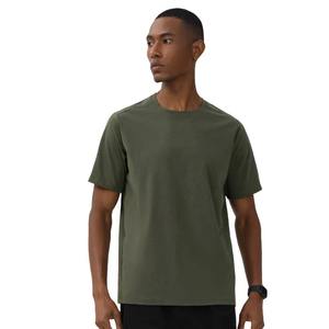 Camiseta deportiva transpirable de secado rápido para hombre, camiseta de gimnasio de estilo Spandex de poliéster en blanco con logotipo personalizado - Product Image 4