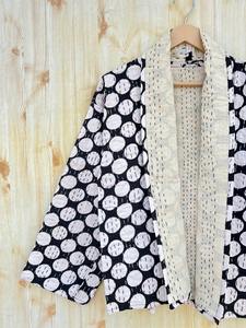 Chaqueta de Invierno Kantha Hecha a Mano, Reversible, Ecológica, con Patrón a Cuadros, Largo Regular, Cierre Abierto, Estilo Indio - Product Image 2