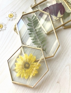 Cadre Photo Double Verre Vintage Design Floral Décoration de Table Suspendue Disponible en Laiton Argent Cuivre Métal Matériau - Product Image 5
