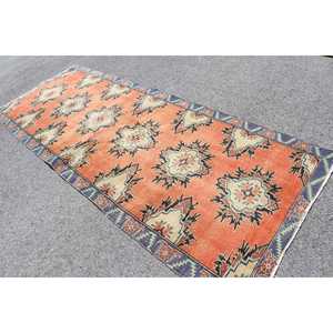 Tapis turc 4x9,8 pieds, tapis vintage, tapis en laine rouge à imprimé animal - Product Image 1