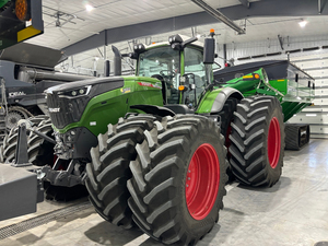 รถแทรกเตอร์ Fendtt 900 Vario มือสองราคาประหยัด เครื่องจักรกลการเกษตรที่เชื่อถือได้ พร้อมคุณสมบัติขั้นสูง โครงสร้างแข็งแรง คุณภาพดี ราคาคุ้มค่า พร้อมจำหน่ายแล้ว - Product Image 6