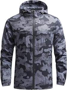 Chaqueta Softshell táctica de Next Level Gear con cremallera completa, capucha impermeable y tecnología a prueba de viento para una acción al aire libre implacable - Product Image 3