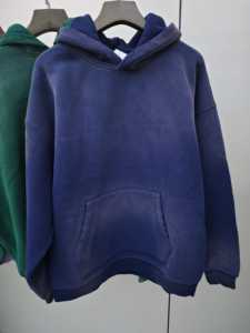 Sudadera con Capucha Personalizada de Estilo Urbano, Algodón French Terry, Lavado Ácido, Vintage, Logotipo Personalizado, Decoloración al Sol, Lavado a la Piedra, Aspecto Desgastado - Product Image 3