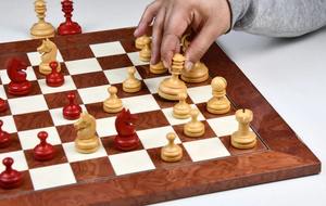 Juego de Ajedrez de Lujo Estilo Knubbel de 1930, Piezas en Madera de Caoba y Boj, Rey de 3 Pulgadas a un Precio Accesible - Product Image 2