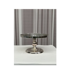 Présentoir à gâteaux en aluminium de style vintage avec une finition antique de luxe, idéal pour créer un affichage époustouflant lors d'événements haut de gamme - Product Image 4