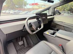 Tesla Cybertruck d'occasion 2024 à prix réduit à vendre - Product Image 3