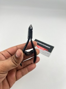 Coupe-cuticules professionnel noir couleur plasma avec ressort, logo personnalisé, pour manucure et pédicure, ciseaux à ongles pour doigts et orteils - Product Image 3