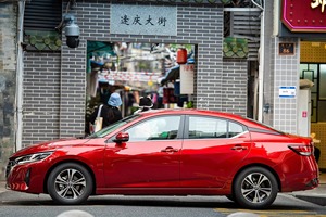 Top Choice Ni-ss-aan Sylphy 2024 Version Confort Berline Compacte Avec 4 Portes 5 Sièges Design Moderne et Excellent - Product Image 3