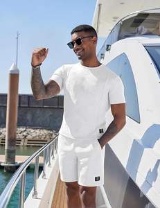 ชุดกางเกงขาสั้นผ้าทอสีพื้นสำหรับผู้ชายแฟชั่นใหม่ล่าสุดสำหรับฤดูหนาวเสื้อผ้าแนวสตรีทไซส์ใหญ่พิเศษพร้อมผ้าพิมพ์ลาย - Product Image 1