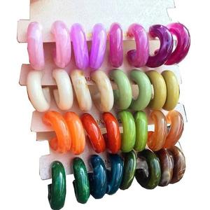 ต่างหูแฟชั่นเรซินคุณภาพสูงสำหรับผู้หญิงต่างหูห่วงอะคริลิคสีเหลืองอำพันเสน่ห์ - Product Image 1