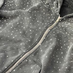 Crop Boxy Hoodie Avec Allover Strass En Coton Matériel 400 + Gsm Hommes À Capuche En Gros À Capuche - Product Image 5