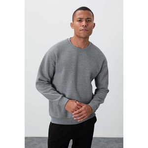 เสื้อสเวตเชิ้ตคอกลมทรงหลวมพื้นฐานสำหรับผู้ชาย Tommylife Wholesale รุ่น 88418 สีดำ - BLACK - Product Image 6