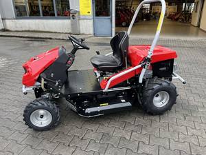 Tractor cortacésped Hercules HXT 923 4WD Neo rojo de 23 HP con transmisión por engranajes, fácil de operar - Product Image 4