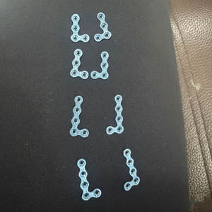 Placas Maxilofaciales CMF en Forma de L, 4 Orificios, 10 Piezas (Izquierda/Derecha) - Product Image 1