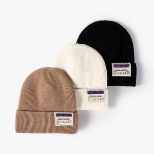 Gorro de punto unisex de moda 2026, de color liso, suave, cálido, para otoño e invierno, gorro tipo beanie para viajes al aire libre, cortavientos - Product Image 4