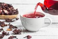 TRANCHE D'ARTICHAUT SÉCHÉE AVEC INFUSION BOTANIQUE PROPRE AU MOYEN D'UNE SOURCE À BASE DE PLANTE À FEUILLE DE CATAPPA PURE