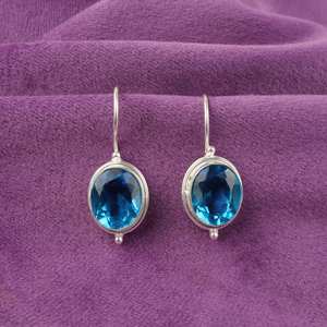 Boucles d'oreilles clous en topaze bleue ovale, argent sterling plaqué or, certifiées IGI, cadeau élégant pour femme, anniversaire, fête - Product Image 5