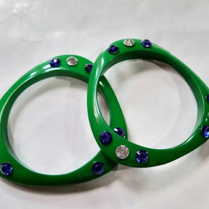 Pulsera de mano de resina y metal de diseño moderno, joyería elegante para hombres y mujeres, incluyendo anillos, collares, brazaletes - Product Image 1