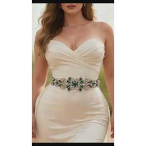 Cinturón de Novia Ajustable con Pedrería Esmeralda Bridella BS12KL para Bodas, Bailes de Graduación y Eventos Formales - Product Image 3