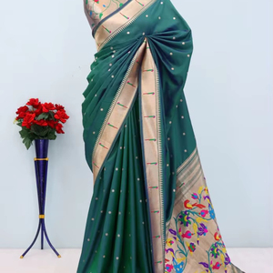 Saree de seda suave de diseñador de estilo Banarsi con blusa elegante Ropa de boda exclusiva para fiestas Ropa de Sari étnica para mujeres y niñas más vendidas - Product Image 1