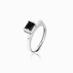 Bague carrée élégante en argent noir à la mode en acier inoxydable plaqué or incrusté de moissanite taille libre couleur placage 18 carats - Product Image 4