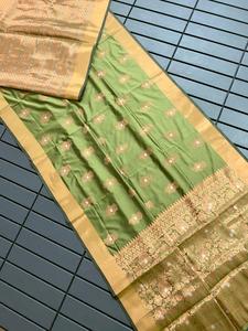 Nouveau concepteur magnifique à la recherche Diwali Collection Collection tendance Kanjivaram soie avec chemisier avec cuivre Zari travail à vendre - Product Image 3