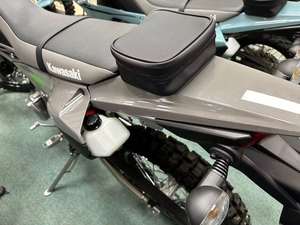 MEJOR PRECIO PARA LA KLX 300SM 2025, Motocicleta Supermoto Nueva, Lista para Enviar a Todo el Mundo - Product Image 2