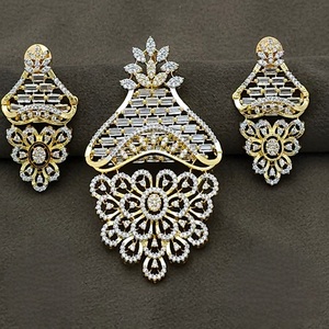 ชุดจี้ดีไซเนอร์สีทองสีขาวสุดอินเทรนด์สุดหรูพร้อมต่างหูประดับอัญมณีโฆษณาสำหรับงานแต่งงานของผู้หญิง - Product Image 1