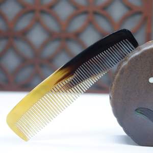 Peigne à cheveux en corne naturelle écologique fait à la main de luxe à dents larges pour cheveux bouclés épais et longs - Décoration d'intérieur - Product Image 3