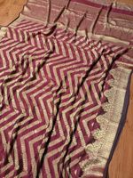 Sari en soie georgette douce avec tissage à motifs dorés sur toute la surface et bordure, magnifique design traditionnel indien pour mariée