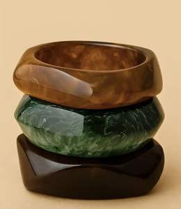 กำไลเรซิ่นแฟชั่นดีไซน์เนอร์สำหรับสุภาพสตรี ดีไซน์สวยหรู ทันสมัย  สามารถเลือกสีได้  ดีไซน์น่ารัก เหมาะสำหรับสวมใส่ในโอกาสพิเศษ - Product Image 1