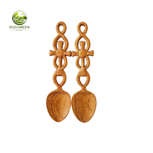 Cuillère d'amour celtique avec croix galloise - Manche long en bois, finition miroir, durable et écologique - Product Image 6