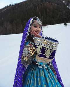 ชุดแต่งงานแบบใหม่ ชุดคู่แต่งงานแบบกุจิ ชุดแต่งงานแบบดั้งเดิม ชุดโบฮีเมียน ชุดบันจารา คุณภาพสูง - Product Image 5