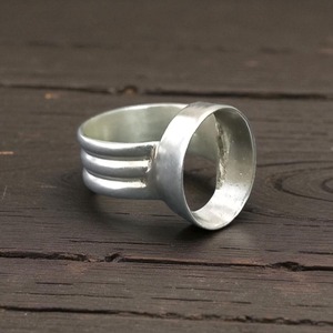 Anillo de bisel ovalado de plata de ley de alta calidad 2025 de 8x6mm en blanco 925 Base de anillo de banda dividida para ajuste de resina fabricación de joyas DIY - Product Image 4