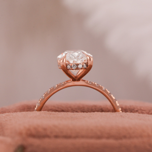 Anillo de diamante cultivado en laboratorio de oro macizo de 18 quilates, juego de pavé de Halo oculto, compromiso de oro rosa de corte ovalado de estilo clásico con certificado IGI - Product Image 6