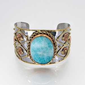 Brazalete de piedra chapado en oro hecho a mano diseño de moda para niñas - Product Image 3