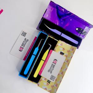 Pince à épiler pour cils en acier inoxydable de haute qualité, à pointe fine à 90 degrés, avec isolation par revêtement en poudre de différentes couleurs - Product Image 3