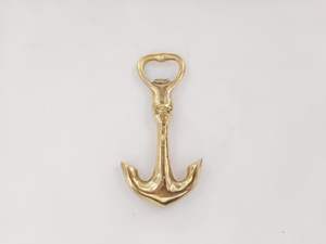 Abridor de botellas de metal listo para montar en la pared, herramienta de cocina que ahorra espacio, solución de almacenamiento conveniente, diseño duradero - Product Image 5