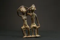 Artefacts en laiton de finition antique décoratifs pour la maison moderne et les décorations de table d'hôtel de fournisseur indien