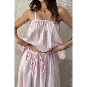 ชุดเสื้อและกระโปรงสีชมพูแต่งระบายสำหรับผู้หญิงจากเอลิซา แฟชั่น - Product Image 4