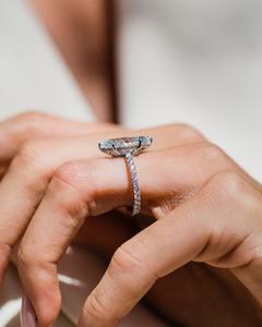 Anillo de compromiso solitario de moissanita de corte Marquesa de 14x7mm con banda pavimentada en Ajuste de cuatro puntas | Joyería fina de Boda nupcial - Product Image 3