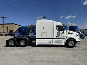 Achetez maintenant : Camion semi-remorque 2018 579 Sleeper d'occasion en excellent état - 450 CV, automatique, prêt à être expédié porte-à-porte - Product Image 4