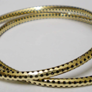 Ensemble de bracelets en cuivre plaqué or à motif de points de luxe pour femmes Bracelet empilable métallique poli tendance élégant - Product Image 1