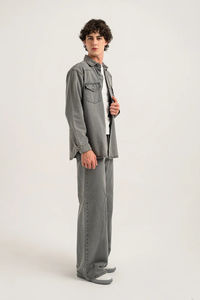 Veste en jean d'hiver pour homme, manches longues, vêtement d'extérieur chaud, design élégant, matériau durable, idéal pour la superposition, streetwear et vêtements décontractés - Product Image 3